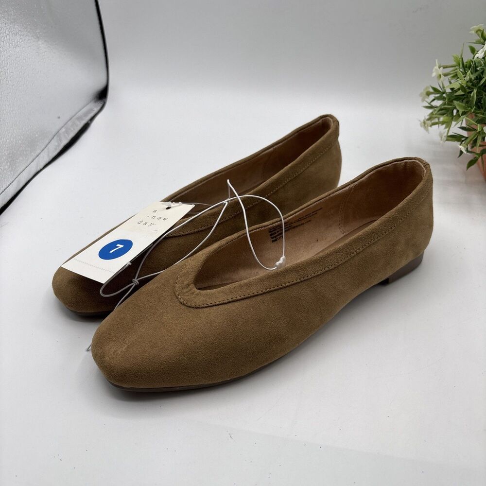 A New Day Shoes Women Size 7 Brown Faux Suede Ballet Flats Memory Foam NWTGift